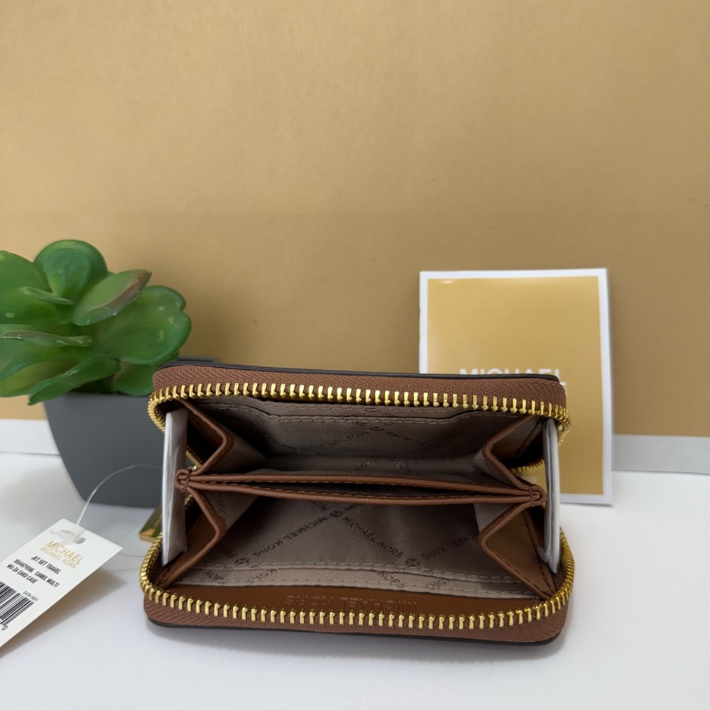 Michael Kors card Holder - Picture 8 of 8